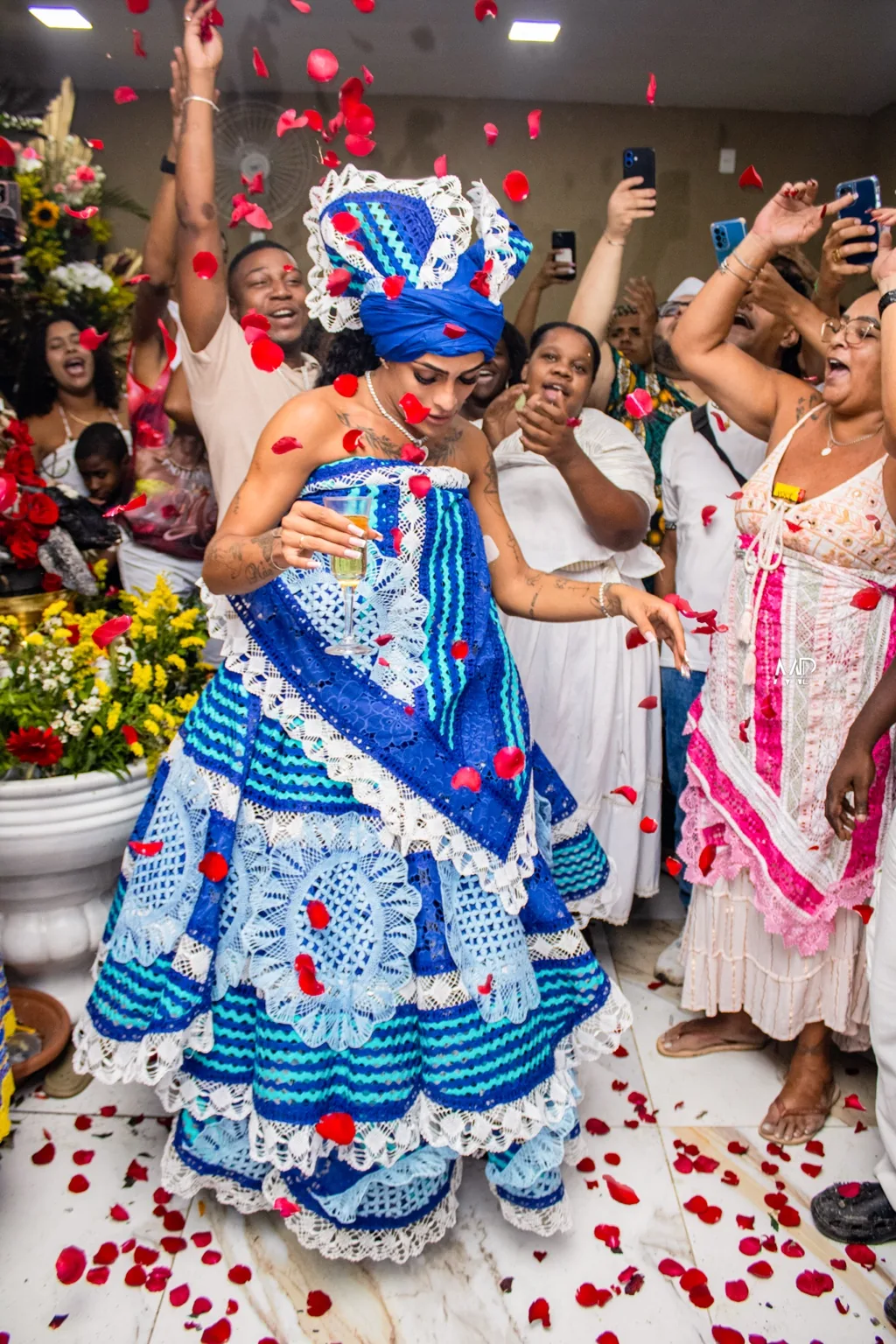 Registro de celebração com pétalas